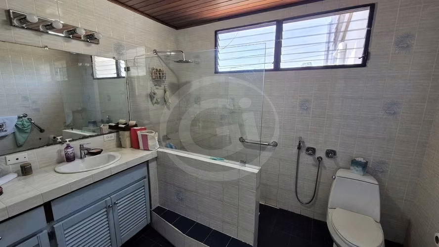 Venta Casa La Alameda, terraza, ático, excelente ubicación. Precio Oportunidad. - Imagen 9