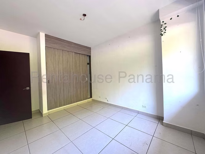 Se Vende Apartamento en Altos de Panama LA27-435