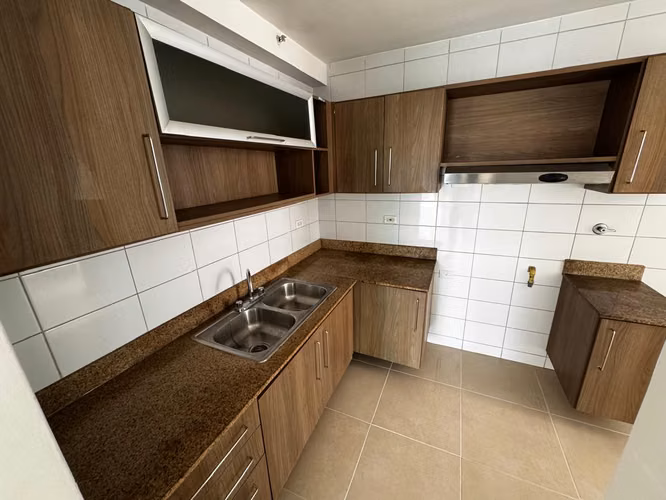 Apartamento en Condado del Rey I con balcon y ubicación estratégica - Imagen 11