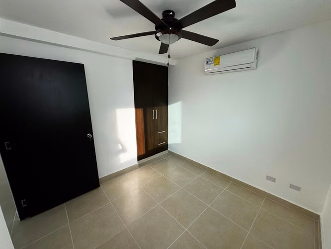 Apartamento en Condado del Rey I con balcon y ubicación estratégica - Imagen 5