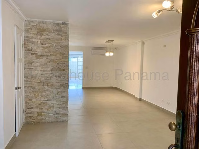 Venta de Casa en Condado del Rey 27LBR590 - Imagen 2