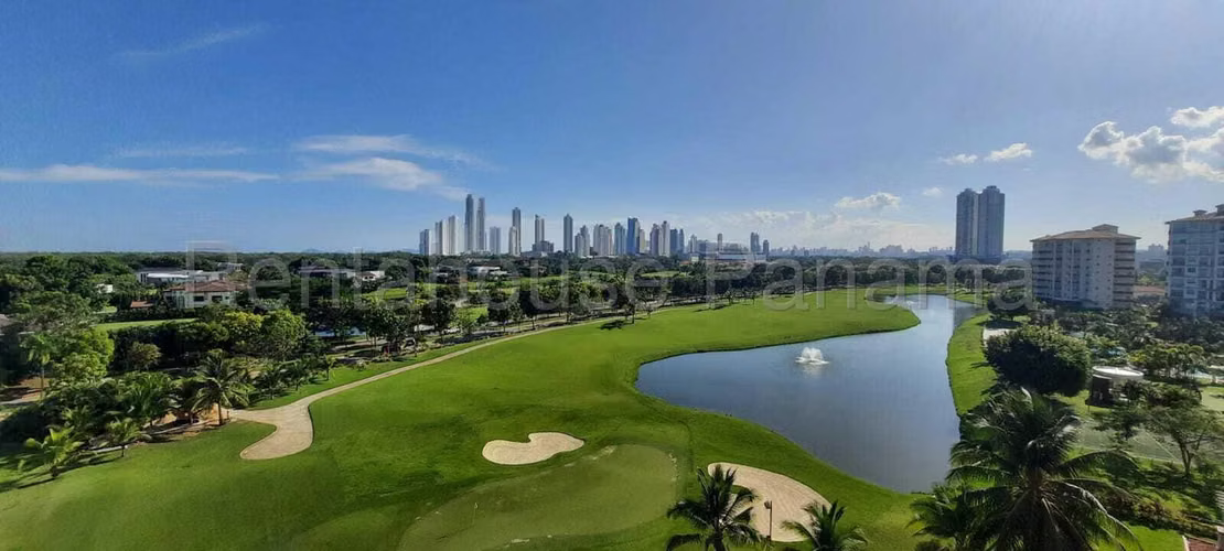 Apartamento en venta en PH La Vista on the Green Santa Maria - Imagen 12