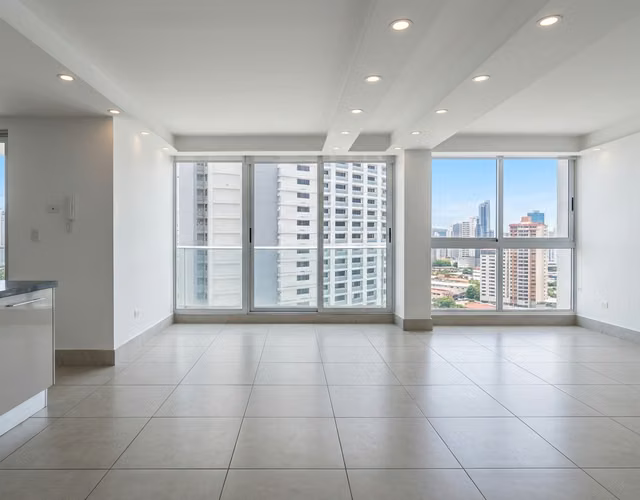 Apartment in Obarrio I with a balcony and a prime location.