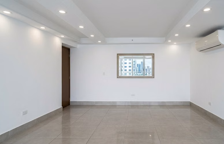 Apartamento en Obarrio I con balcon y ubicación privilegiada - Imagen 4
