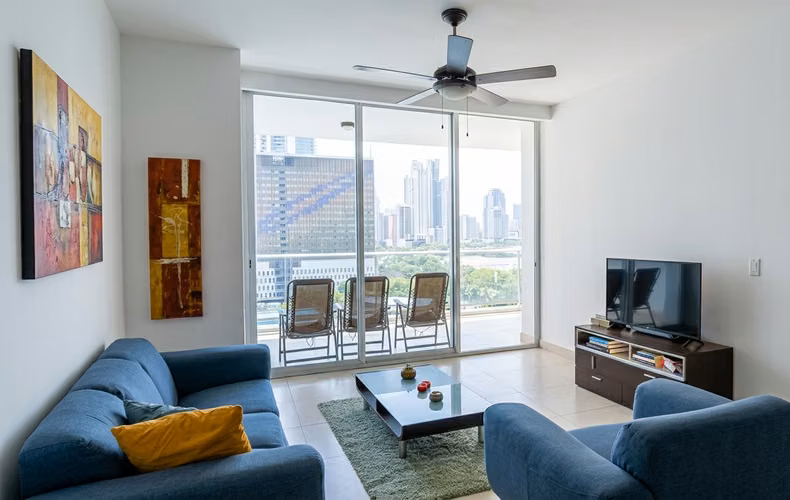 Apartamento en Avenida Balboa I con Balcón y Vista al mar - Imagen 2