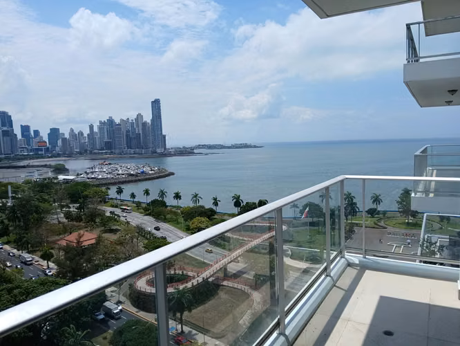 Apartamento en Avenida Balboa I con Balcón y Vista al mar - Imagen 16