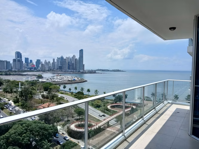 Apartamento en Avenida Balboa I con Balcón y Vista al mar