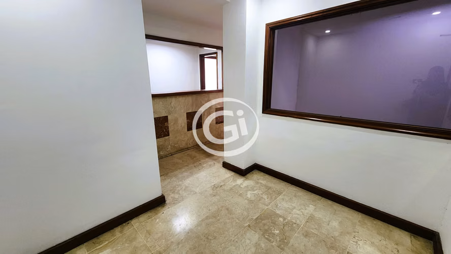 Venta Amplio Local Marbella Cerca de Calle Uruguay Excelente ubicación - Imagen 3