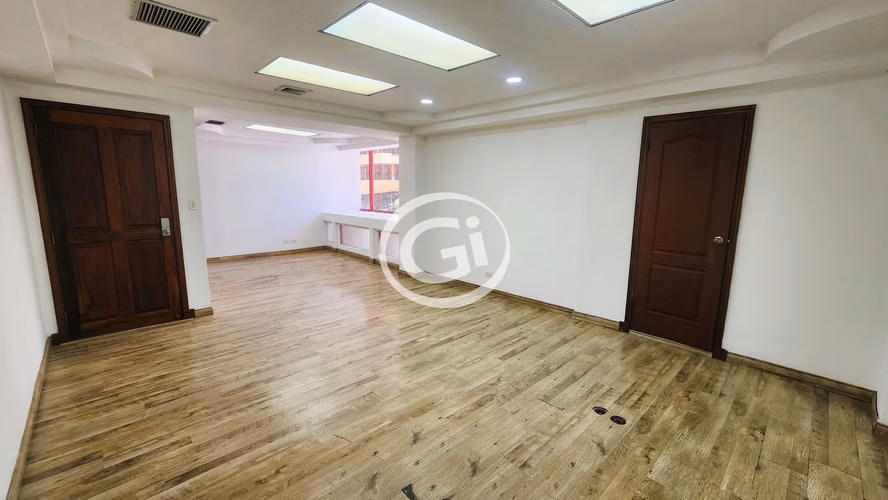 Venta Amplio Local Marbella Cerca de Calle Uruguay Excelente ubicación - Imagen 8