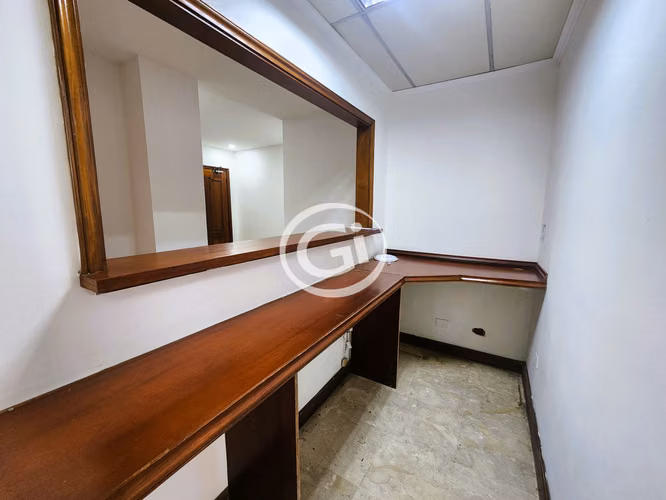 Venta Amplio Local Marbella Cerca de Calle Uruguay Excelente ubicación - Imagen 4