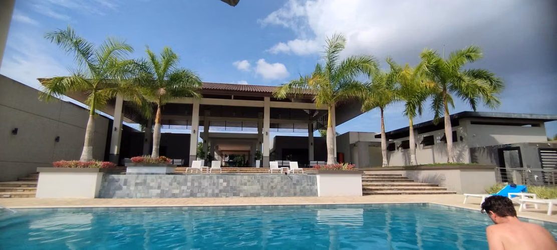 VENTA DE CASA DE ESQUINA EN PASEO DEL NORTE (BRISAS DEL GOLF)