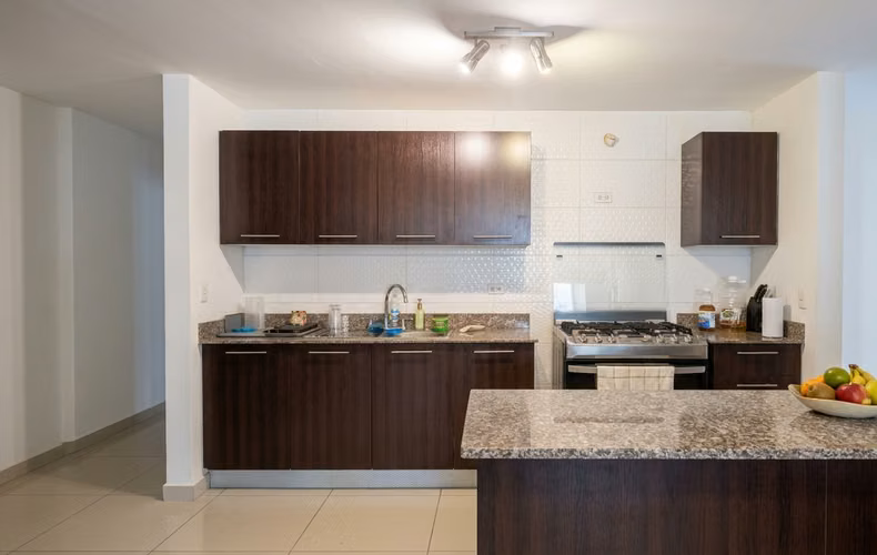 Apartamento en Condado del Rey I con balcon y ubicación privilegiada