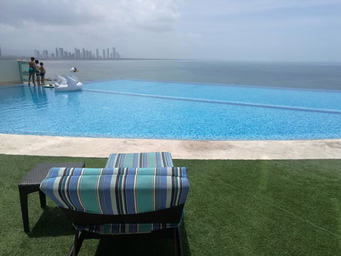 CENTRICO Y ACOGEDOR APARTAMENTO CON VISTA AL MAR