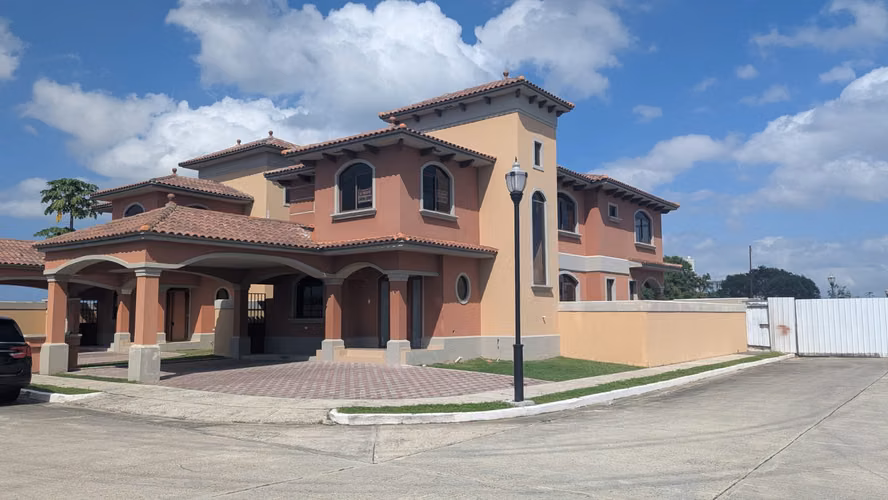 VENTA CASA EN COSTA SUR