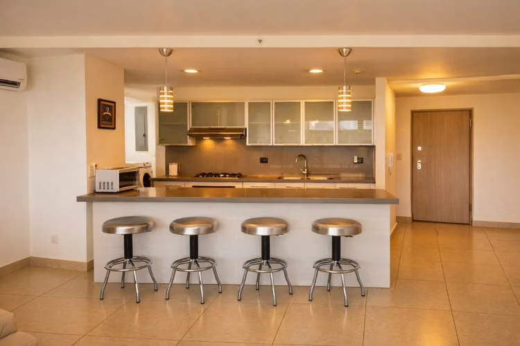 ! Apartamento en Clayton 150m2 | 3 Recamaras | 2 parking Amoblado - Imagen 2