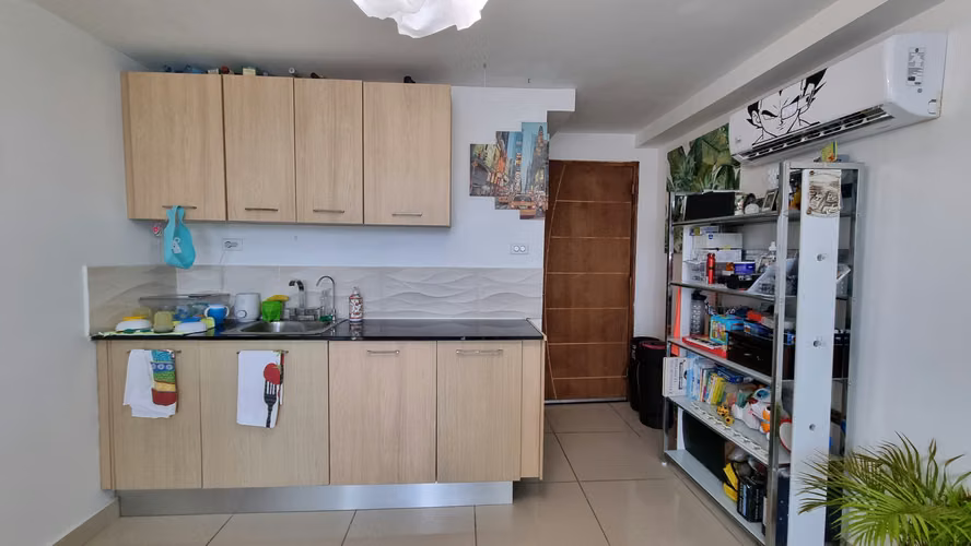 SE VENDE versátil apto de 2 hab  en Ph Torres de Castilla. Vía España - Imagen 5