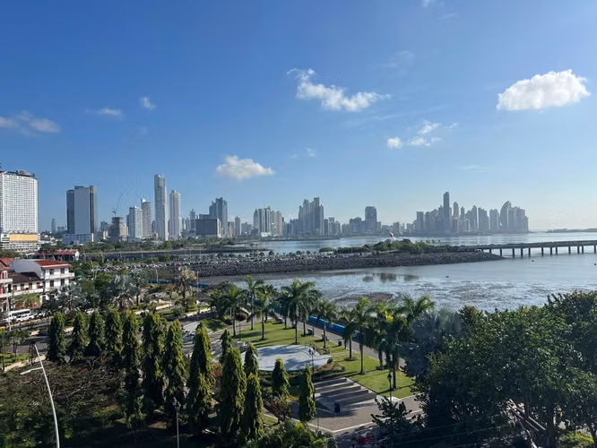 Apartamento en Casco Viejo de 100m2 I 2 Rec I Amoblado I Con balcón y 1 parking - Imagen 2