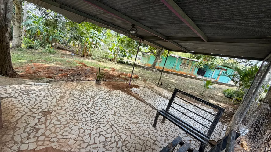 SE VENDE CASA CON TERRENO FAVORABLE EN SANTA ROSA DE CAPIRA - Imagen 4