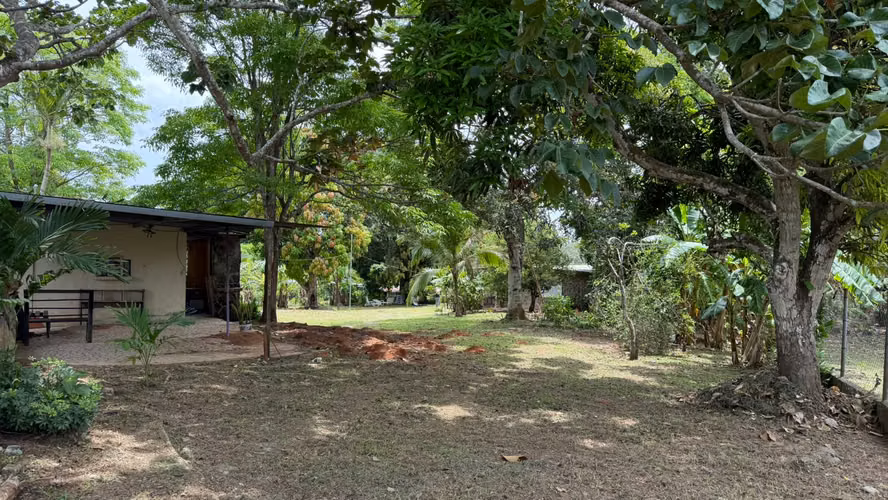 SE VENDE CASA CON TERRENO FAVORABLE EN SANTA ROSA DE CAPIRA - Imagen 9
