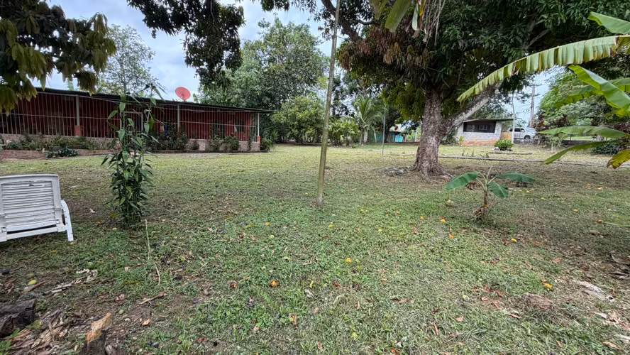 SE VENDE CASA CON TERRENO FAVORABLE EN SANTA ROSA DE CAPIRA - Imagen 5
