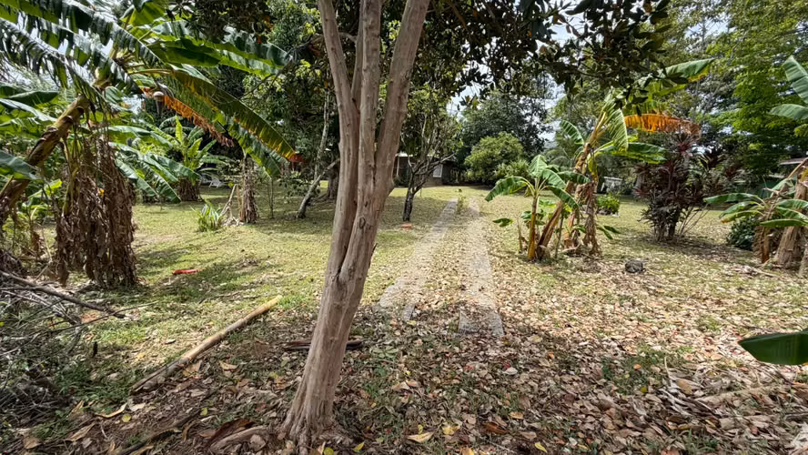 SE VENDE CASA CON TERRENO FAVORABLE EN SANTA ROSA DE CAPIRA - Imagen 6