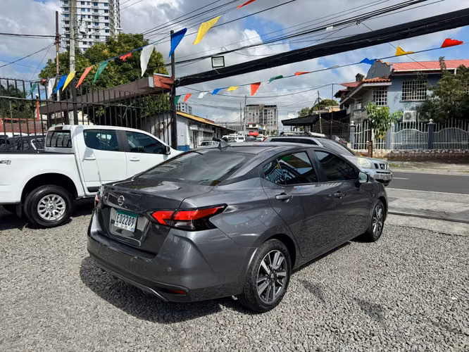 Nissan Versa 2023 - Imagen 8