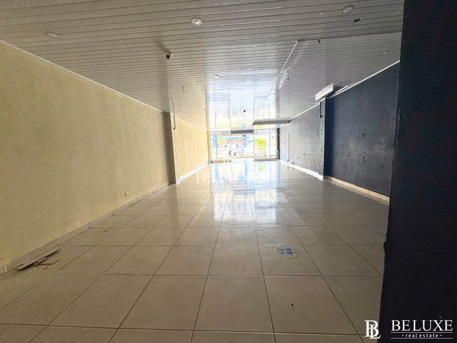 ALQUILER DE LOCAL EN PLANTA BAJA EN BRISAS MALL, BRISAS DEL GOLF (20) - Imagen 3
