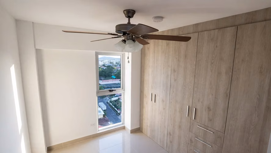 ! Apartamento Cerca de La 12 de Octubre I con balcon y ubicación privilegiada - Imagen 11