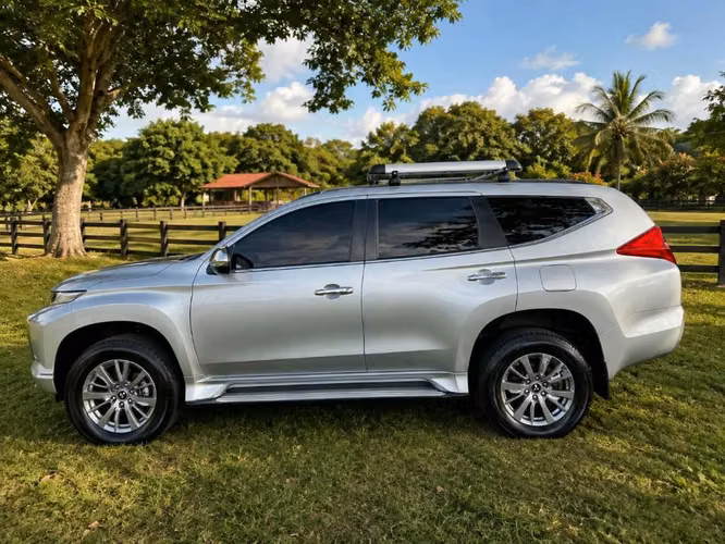 Vendo Mitsubishi Montero Sport 2020 automática 4x4 – Excelente estado