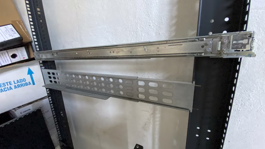 2 RACKS LEVITON® PROFESIONAL 45U + PATCH PANELS CAT6 + ORGANIZADORES + ACCESORIOS | IDEAL PARA DATA CENTER, CCTV Y REDES EMPRESARIALES - Imagen 13