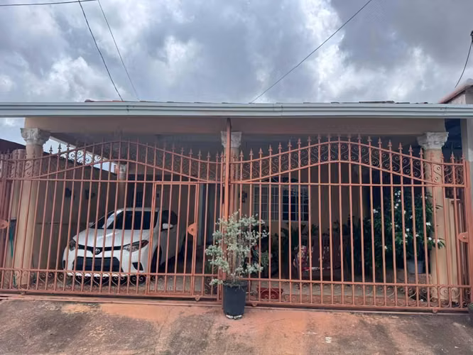 ALQUILER CASA VILLA LUCRE VACÍA