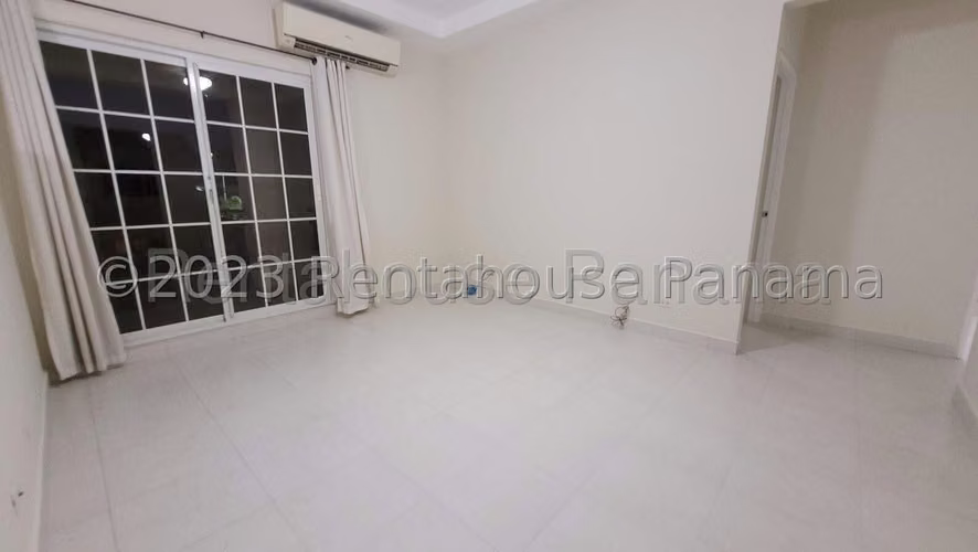 Venta de casa en Quintas de Versalles 27MVCH902