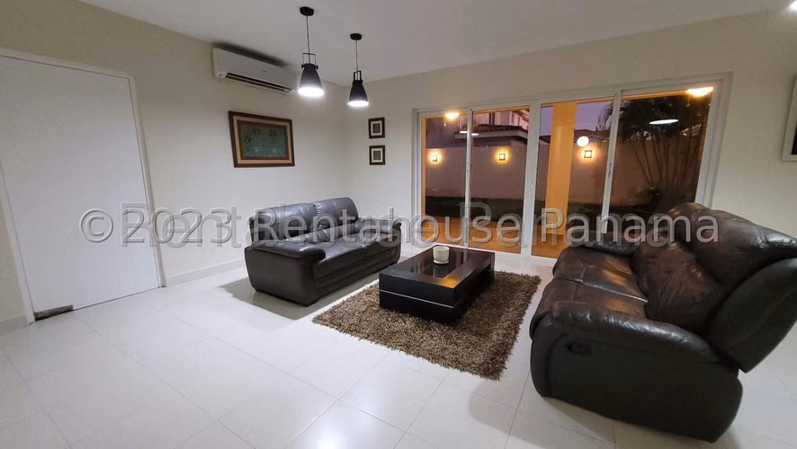 Venta de casa en Quintas de Versalles 27MVCH902