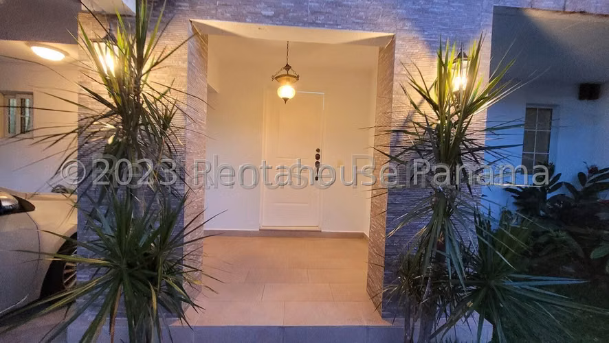 Venta de casa en Quintas de Versalles 27MVCH902