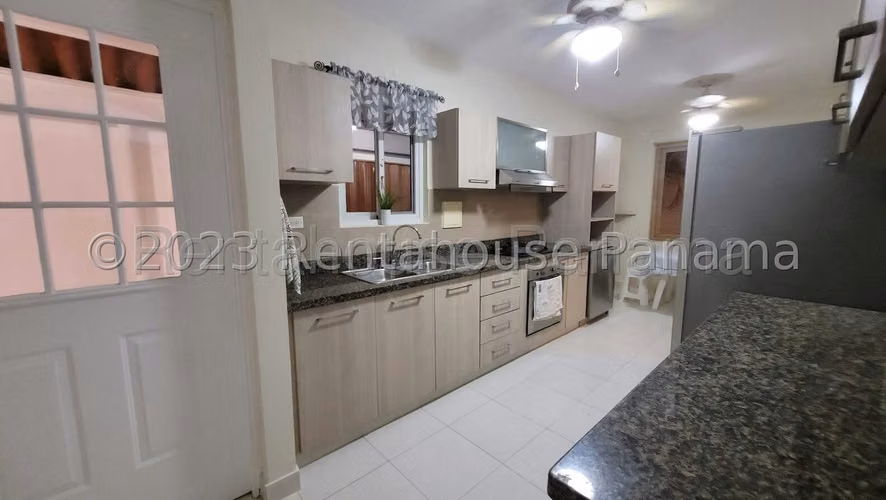 Venta de casa en Quintas de Versalles 27MVCH902