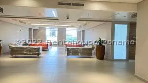 Venta de Local Comercial con 43m2 en Costa del Este PH Town Center 23-5480SR