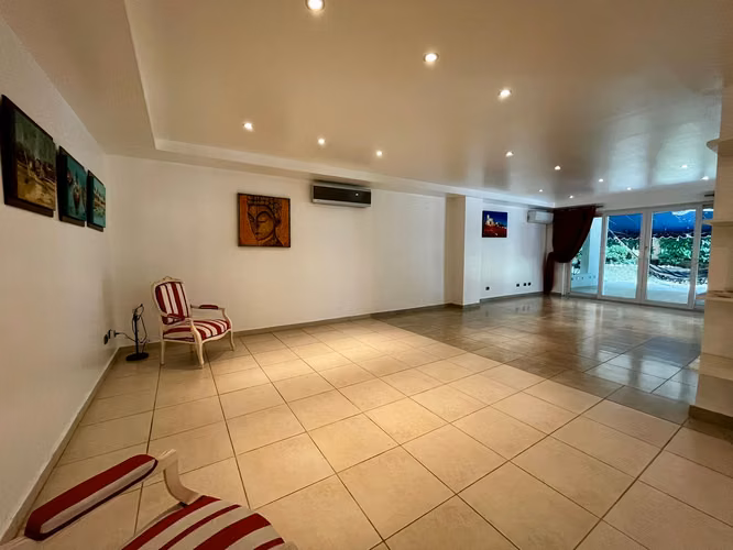 Espacio y Confort en Cada Rincón: Casa en Camino de Cruces amplia Piscina - Imagen 5