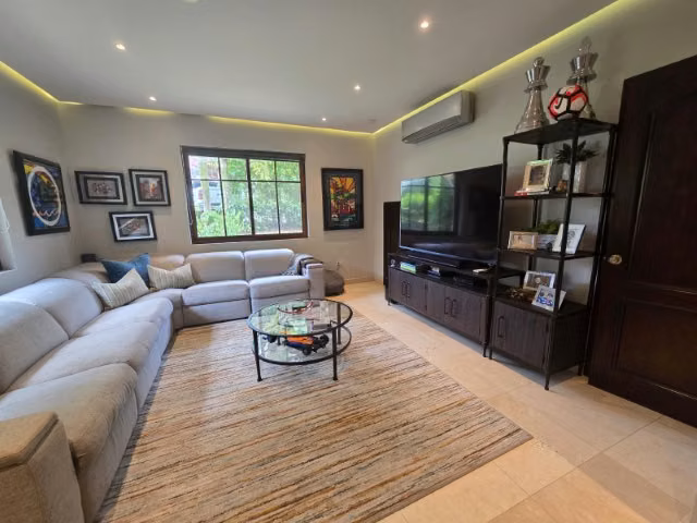 Casa de Lujo Remodelada en Senderos de Camino de Cruces - Imagen 3