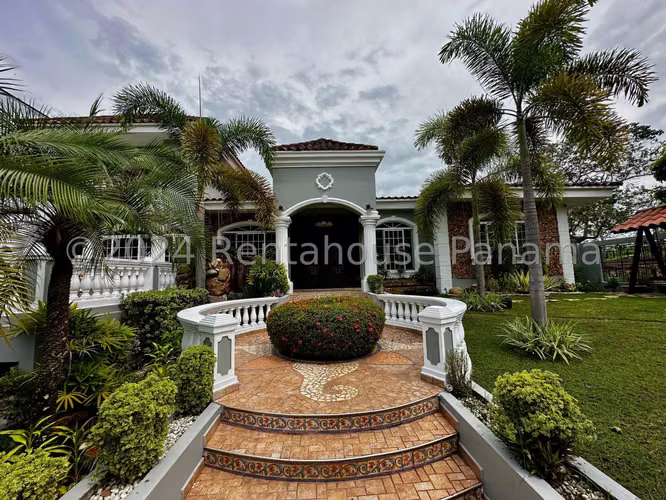 Venta Casa Club de Golf en Brisas del Golf - YD - Imagen 2