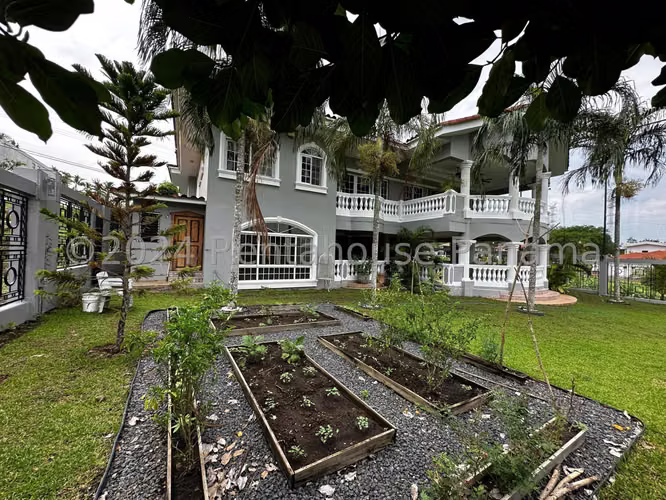 Venta Casa Club de Golf en Brisas del Golf - YD - Imagen 17