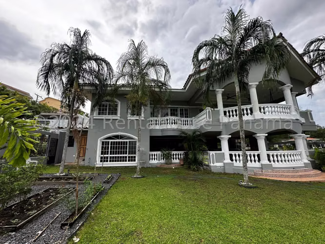 House for Sale Club de Golg at Brisas del Golf - YD