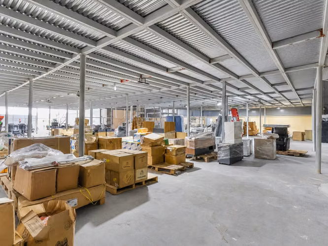 Venta de galera con mezzanine en Pacora - Imagen 12