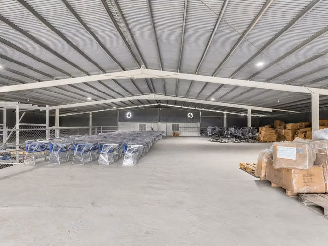 Venta de galera con mezzanine en Pacora - Imagen 20