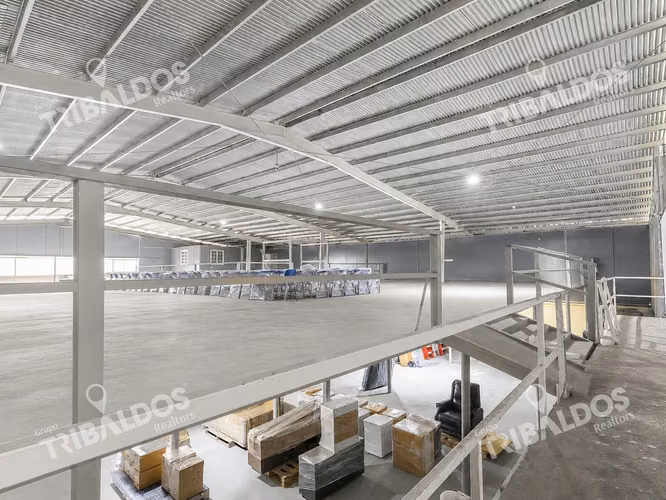 Venta de galera con mezzanine en Pacora
