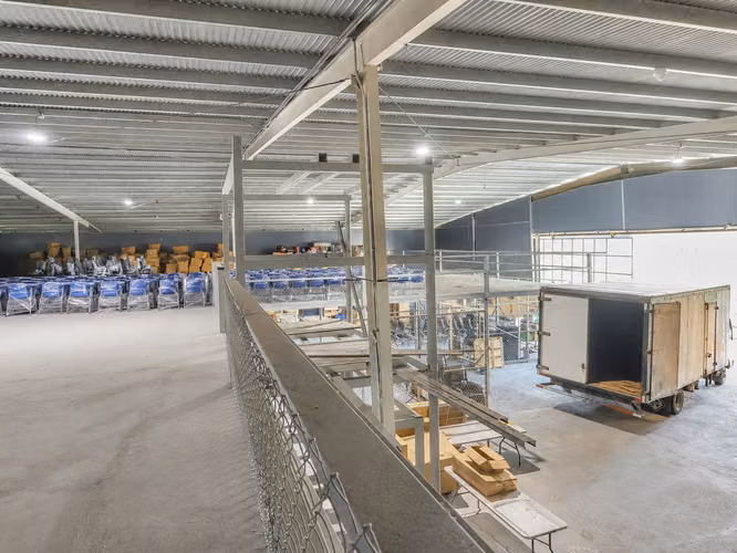 Venta de galera con mezzanine en Pacora - Imagen 16
