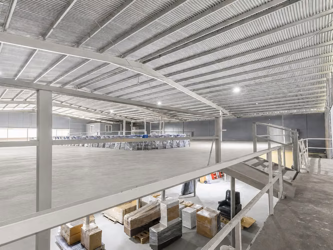 Venta de galera con mezzanine en Pacora - Imagen 14