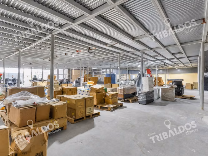 Venta de galera con mezzanine en Pacora