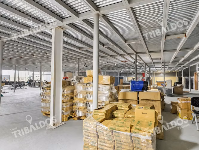 Venta de galera con mezzanine en Pacora