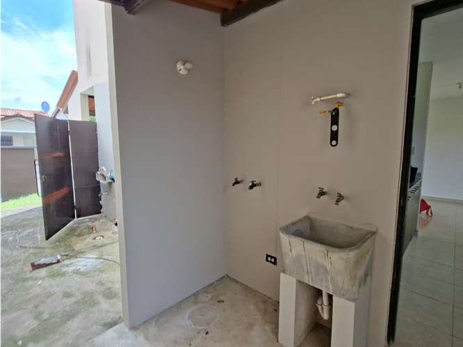 CHORRERA / ARBOLEDAS / LOS PINOS / 180M / 3 HABITACIONES / TERRAZA