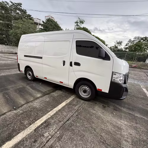 Vendo Nissan Urvan 2023 capota alta - Imagen 4